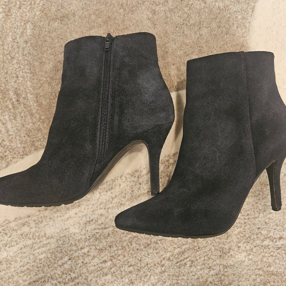 Steve Madden Navy Suede Booties Size 7M